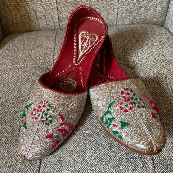 vintage Shoes - Vintage • Silver Tapestry Leather Flats • 10.5